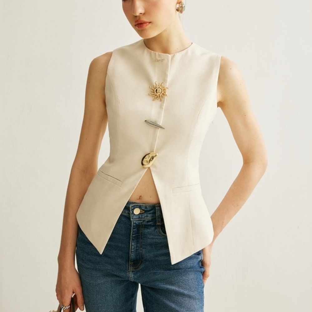 Micas Elegant Cream Sleeveless vest with Gold Accents M mc5